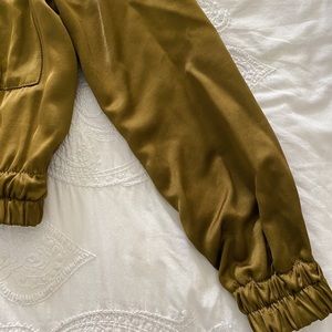 Olive green loose bomber jacket.